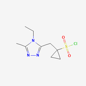 1-((4-Ethyl-5-methyl-4H-1,2,4-triazol-3-yl)methyl)cyclopropane-1-sulfonyl chloride