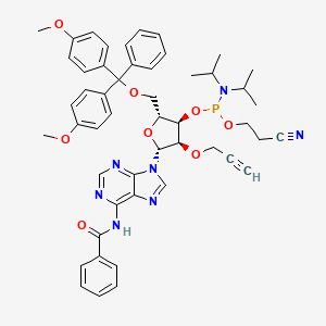 N-[9-[(2R,3R,4R,5R)-5-[[bis(4-methoxyphenyl)-phenylmethoxy]methyl]-4-[2-cyanoethoxy-[di(propan-2-yl)amino]phosphanyl]oxy-3-prop-2-ynoxyoxolan-2-yl]purin-6-yl]benzamide