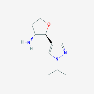 molecular formula C10H17N3O B13641094 Rel-(2S,3R)-2-(1-isopropyl-1H-pyrazol-4-yl)tetrahydrofuran-3-amine 