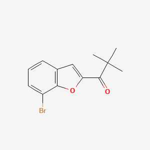 molecular formula C13H13BrO2 B13645342 1-(7-Bromobenzofuran-2-yl)-2,2-dimethylpropan-1-one 