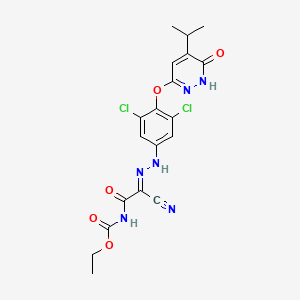 molecular formula C19H18Cl2N6O5 B13656075 Ethyl (2-cyano-2-(2-(3,5-dichloro-4-((5-isopropyl-6-oxo-1,6-dihydropyridazin-3-yl)oxy)phenyl)hydrazineylidene)acetyl)carbamate 