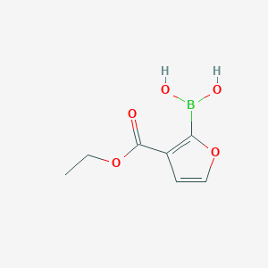 molecular formula C7H9BO5 B13657979 (3-(Ethoxycarbonyl)furan-2-yl)boronic acid 