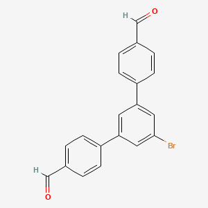 molecular formula C20H13BrO2 B13658939 4-[3-bromo-5-(4-formylphenyl)phenyl]benzaldehyde 