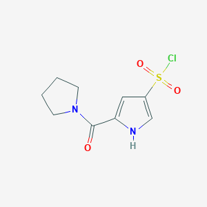 molecular formula C9H11ClN2O3S B1372280 Cloruro de 5-(pirrolidin-1-carbonil)-1H-pirrol-3-sulfonilo CAS No. 950094-39-0