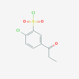 molecular formula C9H8Cl2O3S B1372336 2-Chloro-5-propanoylbenzene-1-sulfonyl chloride CAS No. 1152589-92-8