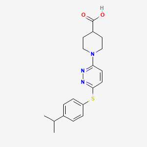 molecular formula C19H23N3O2S B1373735 1-{6-[(4-异丙基苯基)硫代]哒嗪-3-基}哌啶-4-羧酸 CAS No. 1113110-31-8