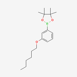 molecular formula C18H29BO3 B1375963 2-[3-(Hexyloxy)phenyl]-4,4,5,5-tetramethyl-1,3,2-dioxaborolane CAS No. 921937-75-9