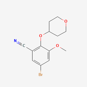 molecular formula C13H14BrNO3 B1376358 5-溴-3-甲氧基-2-((四氢-2H-吡喃-4-基)氧基)苯甲腈 CAS No. 1292317-99-7