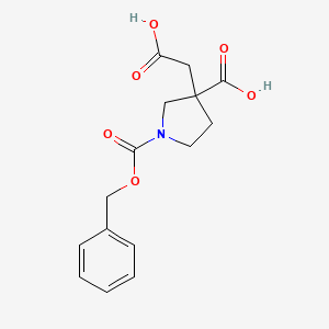 molecular formula C15H17NO6 B1378110 1-[(苄氧羰基)甲基]-3-(羧甲基)吡咯烷-3-羧酸 CAS No. 1384430-43-6