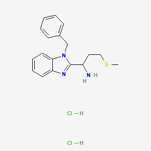 molecular formula C18H23Cl2N3S B1378118 1-(1-苄基-1H-1,3-苯并二唑-2-基)-3-(甲硫基)丙-1-胺二盐酸盐 CAS No. 1384429-53-1