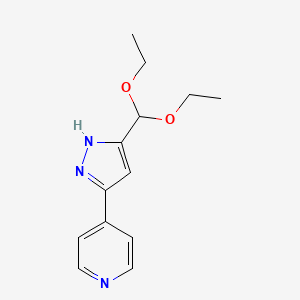 molecular formula C13H17N3O2 B1378288 4-[3-(diethoxymethyl)-1H-pyrazol-5-yl]pyridine CAS No. 1414367-14-8