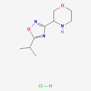 molecular formula C9H16ClN3O2 B1378835 3-[5-(丙-2-基)-1,2,4-恶二唑-3-基]吗啉盐酸盐 CAS No. 1461713-98-3