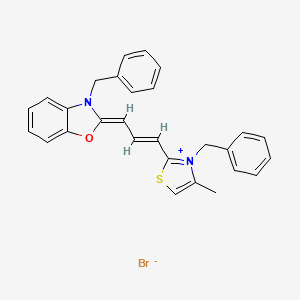 molecular formula C28H25BrN2OS B13791373 Benzoxazolium, 2-(3-(4-methyl-3-(phenylmethyl)-2(3H)-thiazolylidene)-1-propenyl)-3-(phenylmethyl)-, bromide CAS No. 68921-79-9