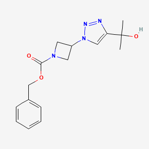 molecular formula C16H20N4O3 B1379153 苄基 3-[4-(2-羟基丙烷-2-基)-1H-1,2,3-三唑-1-基]氮杂环丁-1-羧酸酯 CAS No. 1461715-42-3