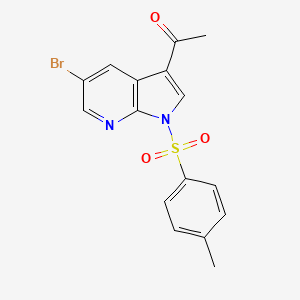 molecular formula C16H13BrN2O3S B1379286 1-(5-ブロモ-1-トシル-1H-ピロロ[2,3-b]ピリジン-3-イル)エタノン CAS No. 1052633-38-1