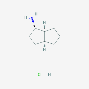 molecular formula C8H16ClN B1379687 rac-(1S,3aS,6aS)-Octahydro-1-pentalenamine hydrochloride CAS No. 33626-15-2