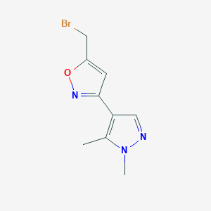 molecular formula C9H10BrN3O B1379955 5-(溴甲基)-3-(1,5-二甲基-1H-吡唑-4-基)-1,2-恶唑 CAS No. 1526802-61-8
