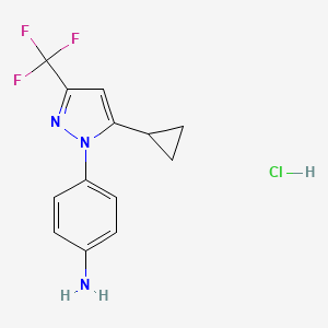 molecular formula C13H13ClF3N3 B1381019 盐酸4-[5-环丙基-3-(三氟甲基)-1H-吡唑-1-基]苯胺 CAS No. 1431965-12-6