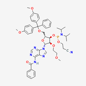 B1381317 N-[9-[(2R,3R,4R,5R)-5-[[bis(4-methoxyphenyl)-phenylmethoxy]methyl]-4-[2-cyanoethoxy-[di(propan-2-yl)amino]phosphanyl]oxy-3-(2-methoxyethoxy)oxolan-2-yl]purin-6-yl]benzamide CAS No. 251647-53-7