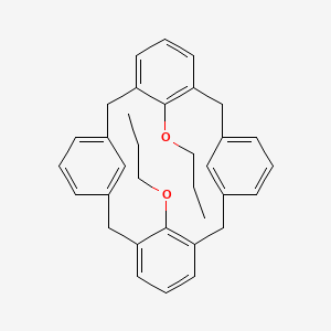 25,27-Dipropoxypentacyclo[19.3.1.13,7.19,13.115,19]octacosa-1(25),3(28),4,6,9(27),10,12,15,17,19(26),21,23-dodecaene