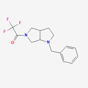 B1381846 1-(1-Benzylhexahydropyrrolo[3,4-b]pyrrol-5(1H)-yl)-2,2,2-trifluoroethanone CAS No. 1279822-87-5