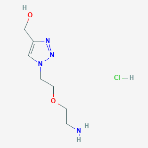 molecular formula C7H15ClN4O2 B1382038 (1-(2-(2-aminoethoxy)ethyl)-1H-1,2,3-triazol-4-yl)methanol hydrochloride CAS No. 1822673-65-3