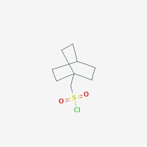molecular formula C9H15ClO2S B1382682 {双环[2.2.2]辛烷-1-基}甲磺酰氯 CAS No. 1803596-85-1