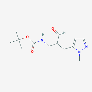 molecular formula C13H21N3O3 B1382999 叔丁基N-{2-[(1-甲基-1H-吡唑-5-基)甲基]-3-氧代丙基}氨基甲酸酯 CAS No. 1803588-72-8