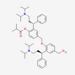 [2-[(1R)-3-[di(propan-2-yl)amino]-1-phenylpropyl]-4-[[2-[(1R)-3-[di(propan-2-yl)amino]-1-phenylpropyl]-4-(hydroxymethyl)phenoxy]methyl]phenyl] 2-methylpropanoate