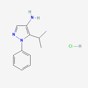 molecular formula C12H16ClN3 B1383306 盐酸 1-苯基-5-(丙烷-2-基)-1H-吡唑-4-胺 CAS No. 1795506-87-4