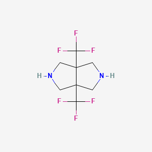 molecular formula C8H10F6N2 B1383384 3a,6a-双(三氟甲基)-辛氢吡咯并[3,4-c]吡咯 CAS No. 1803593-35-2