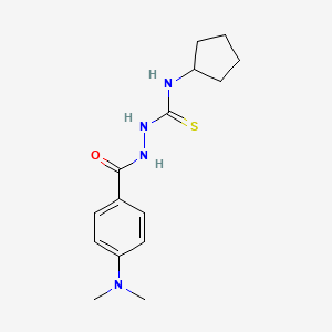 molecular formula C15H22N4OS B1383513 苯甲酸，4-(二甲氨基)-，2-[(环戊氨基)硫代甲基]腙 CAS No. 894234-70-9