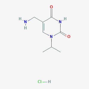 molecular formula C8H14ClN3O2 B1383663 5-(aminomethyl)-1-isopropylpyrimidine-2,4(1H,3H)-dione hydrochloride CAS No. 2034156-72-2