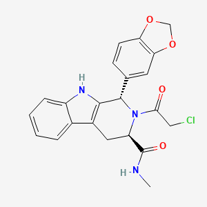 molecular formula C22H20ClN3O4 B1383799 (1S,3R)-1-(Benzo[d][1,3]dioxol-5-yl)-2-(2-chloroacetyl)-N-methyl-2,3,4,9-tetrahydro-1H-pyrido[3,4-b]indole-3-carboxamide CAS No. 951661-84-0
