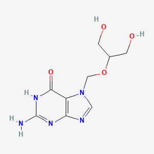 molecular formula C9H13N5O4 B1384194 2-Amino-7-((2-hydroxy-1-(hydroxymethyl)ethoxy)methyl)1,7-dihydro-6H-purin-6-one CAS No. 84222-50-4