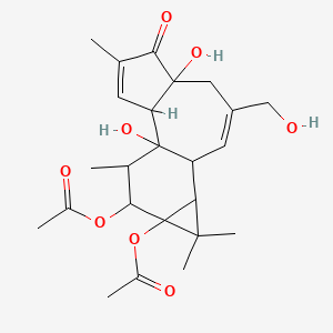 [13-Acetyloxy-1,6-dihydroxy-8-(hydroxymethyl)-4,12,12,15-tetramethyl-5-oxo-14-tetracyclo[8.5.0.02,6.011,13]pentadeca-3,8-dienyl] acetate