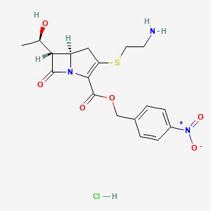 molecular formula C18H22ClN3O6S B1390491 (5R,6S)-4-硝基苄基 3-((2-氨基乙基)硫)-6-((R)-1-羟乙基)-7-氧代-1-氮杂双环[3.2.0]庚-2-烯-2-羧酸盐酸盐 CAS No. 442847-69-0