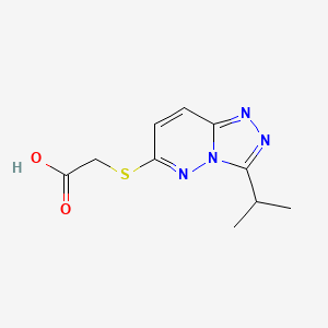 molecular formula C10H12N4O2S B1390973 [(3-异丙基[1,2,4]三唑并[4,3-b]哒嗪-6-基)硫代]乙酸 CAS No. 1189749-40-3