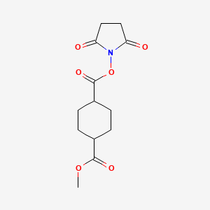 molecular formula C13H17NO6 B1391812 反式-1-(2,5-二氧代吡咯烷-1-基) 4-甲基环己烷-1,4-二羧酸酯 CAS No. 936901-99-4