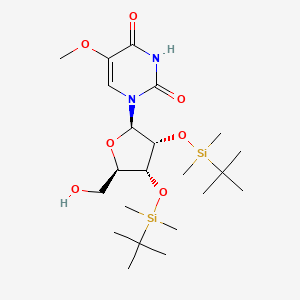 1-[(2R,3R,4R,5R)-3,4-bis[[tert-butyl(dimethyl)silyl]oxy]-5-(hydroxymethyl)oxolan-2-yl]-5-methoxypyrimidine-2,4-dione