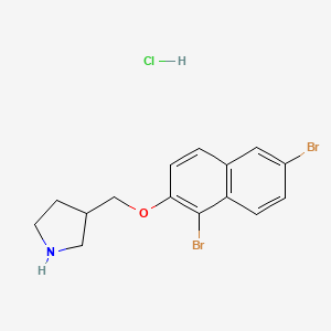 molecular formula C15H16Br2ClNO B1395069 3-{[(1,6-二溴-2-萘基)氧基]-甲基}吡咯烷盐酸盐 CAS No. 1220029-42-4