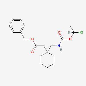 molecular formula C19H26ClNO4 B13984978 Benzyl 1-{[(alpha-Chloroethoxy)carbonyl]aminomethyl}-1-Cyclohexane Acetate CAS No. 649747-97-7