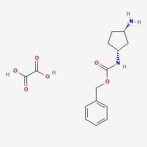 molecular formula C15H20N2O6 B1400237 N-[(1R,3S)-3-氨基环戊基]氨基甲酸苄酯草酸盐 CAS No. 1418119-71-7