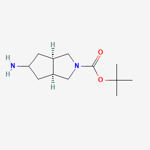 molecular formula C12H22N2O2 B1400307 顺式-5-氨基-2-Boc-六氢-环戊[c]吡咯 CAS No. 1221439-83-3