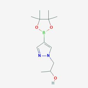 molecular formula C12H21BN2O3 B1400890 1-(4-(4,4,5,5-Tetramethyl-1,3,2-dioxaborolan-2-yl)-1H-pyrazol-1-yl)propan-2-ol CAS No. 1346819-38-2