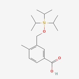 molecular formula C18H30O3Si B14010324 4-Methyl-3-(((triisopropylsilyl)oxy)methyl)benzoic acid 