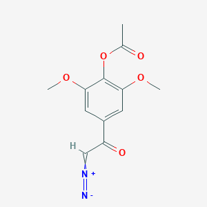 (E)-1-[4-(Acetyloxy)-3,5-dimethoxyphenyl]-2-diazonioethen-1-olate