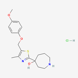 molecular formula C18H25ClN2O3S B1402409 4-[5-(4-甲氧基苯氧基甲基)-4-甲基噻唑-2-基]-氮杂环-4-醇盐酸盐 CAS No. 1361111-67-2