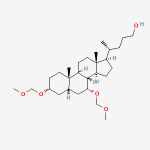 molecular formula C28H50O5 B14026088 (R)-4-((3R,5S,7R,8R,9S,10S,13R,14S,17R)-3,7-bis(methoxymethoxy)-10,13-dimethylhexadecahydro-1H-cyclopenta[a]phenanthren-17-yl)pentan-1-ol 