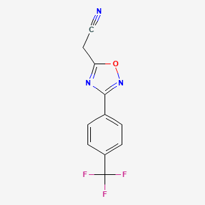 molecular formula C11H6F3N3O B1402914 {3-[4-(トリフルオロメチル)フェニル]-1,2,4-オキサジアゾール-5-イル}アセトニトリル CAS No. 1239846-75-3